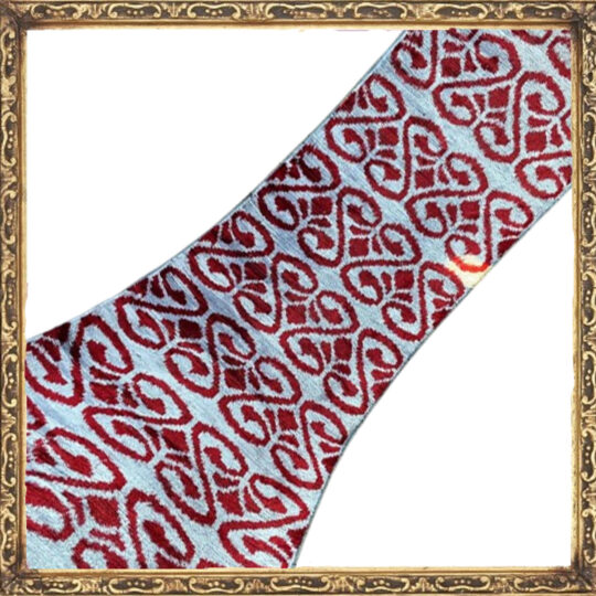 Velours Ikat Cramoisi Volutes