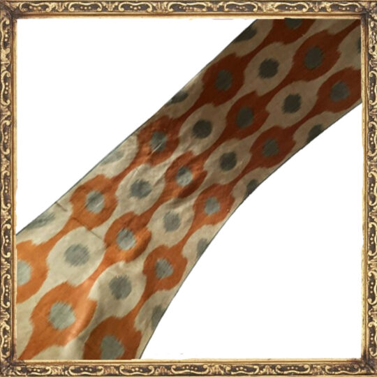 Textile ikat à motifs arrondis