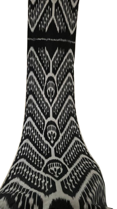 Forma V Blanco Negro Tejido Ikat
